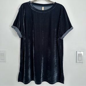 Velvet tunic short sleeve by Wishlist size M\L in great condition